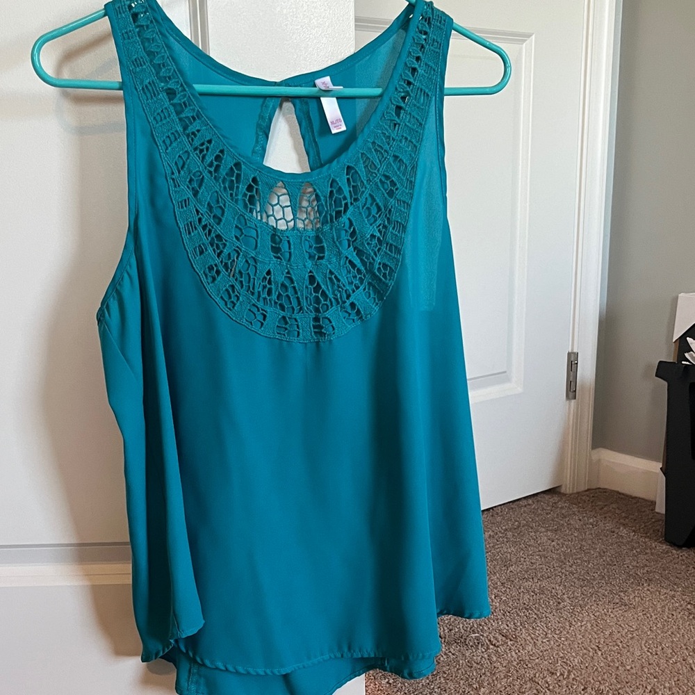 XHILARATION top, XL, soft flowy